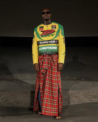 PEACEMAKERS.

How did a global conflict suddenly come to an end?

SS27 imagines the wardrobe of a generation committed to dialogue, coexistence, and collective responsibility.

If war can be organized, can peace be organized too?

Creative director @emerictchatchoua
Styling @levinkanoy 
Image @wintagme 
Photography @nowfashion 
Production @oboglobal 

Production 

#3PARADIS #SS27 #PEACEMAKERS