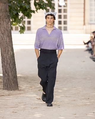 Urban Glide.

For Spring/Summer 2027, Maison Kitsuné explores the art of moving through the city at the height of summer—where protection meets lightness, and technical innovation meets effortless elegance.

Presented during Paris Fashion Week, the collection draws inspiration from Tokyo’s urban resilience, coastal escapes, and the fluid dialogue between city and nature. Breathable layers, heat-reactive fabrics, maritime references, and luminous textures come together in a wardrobe designed to adapt, perform, and move with the wearer.

A thoughtful vision of contemporary summer dressing through Maison Kitsuné’s signature Paris-to-Tokyo lens.

Creative director @abigailsmileysmith 
Photography @maisonkitsune 
Production @oboglobal 

#MaisonKitsuné #UrbanGlide #SS27 #ParisFashionWeek